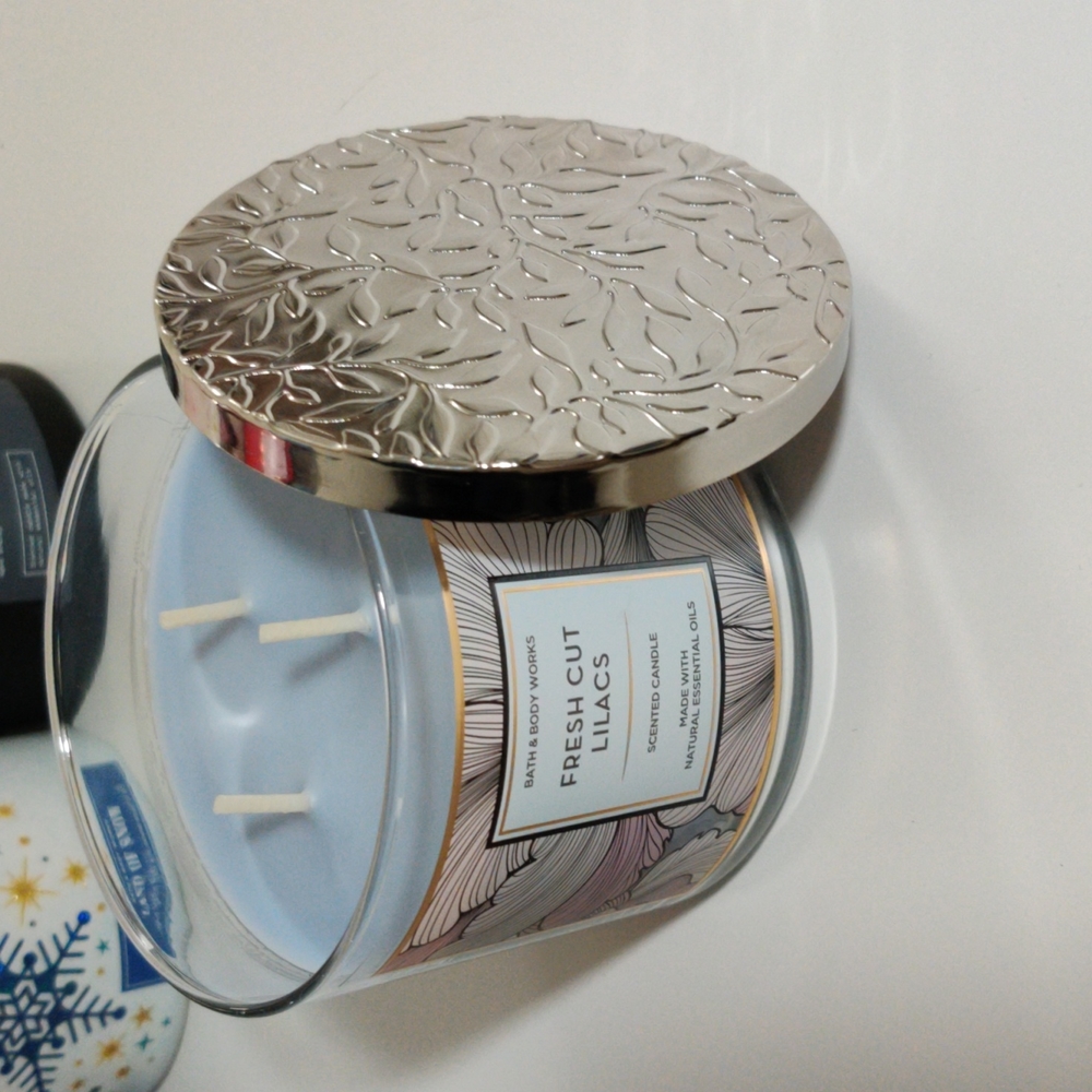 COPY 1 fresh cut lilac - Bath & body 3 wicked candles